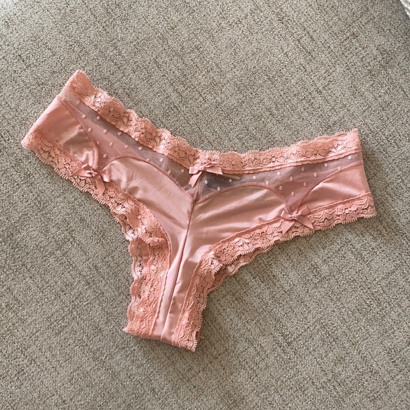 🪞 NEW dreamy VS cheeky silky dotted pink lingerie pantie in women’s small - Picture 1 of 9